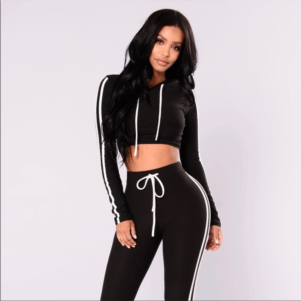 Cropped Long-sleeved Hoodie